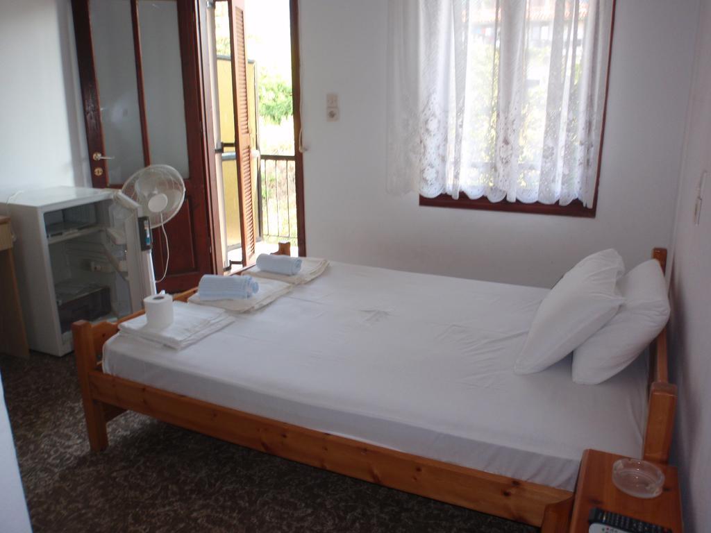 Meraklis Rooms Kariotes Extérieur photo